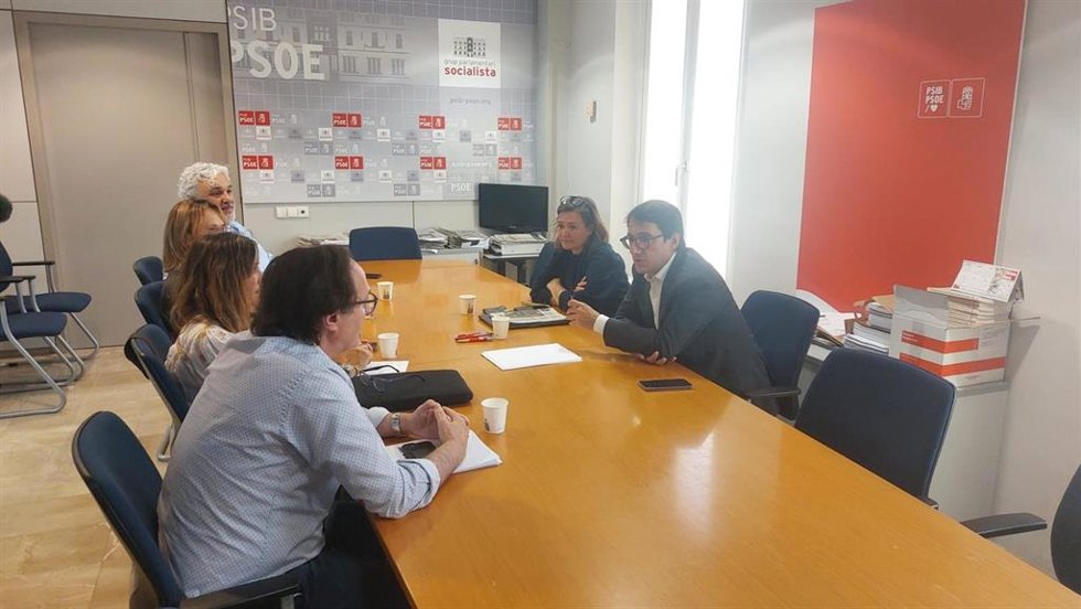 Reunión de representantes de Pimeco, Afedeco y PSIB para analizar las enmiendas sobre los centros comerciales.