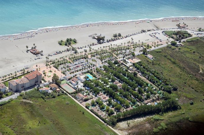 Archivo - Vista del entorno de la  Playa de Poniente en Motril, en la Costa Tropical de Granada
