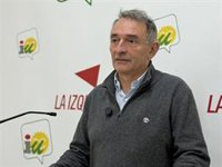 Santiago (IU) avisa de "los peligros de la prioridad nacional" y de la corrupción si gobierna la derecha en Andalucía