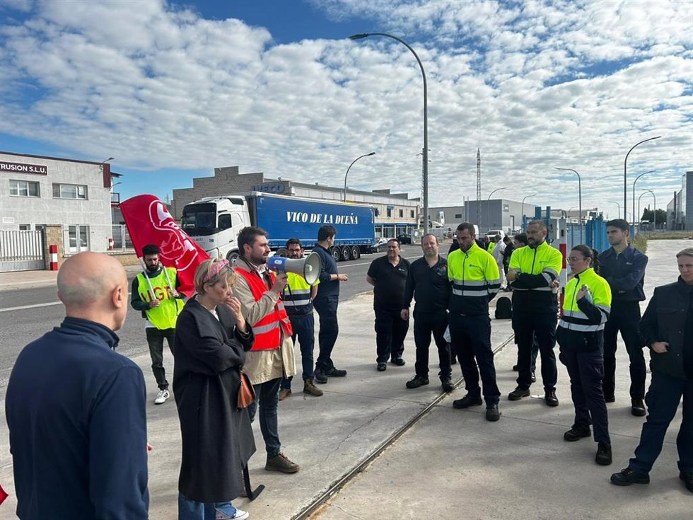 Trabajadoras de Brahm de Manzanares se han vuelto a concentrar a las puertas de la fábrica.