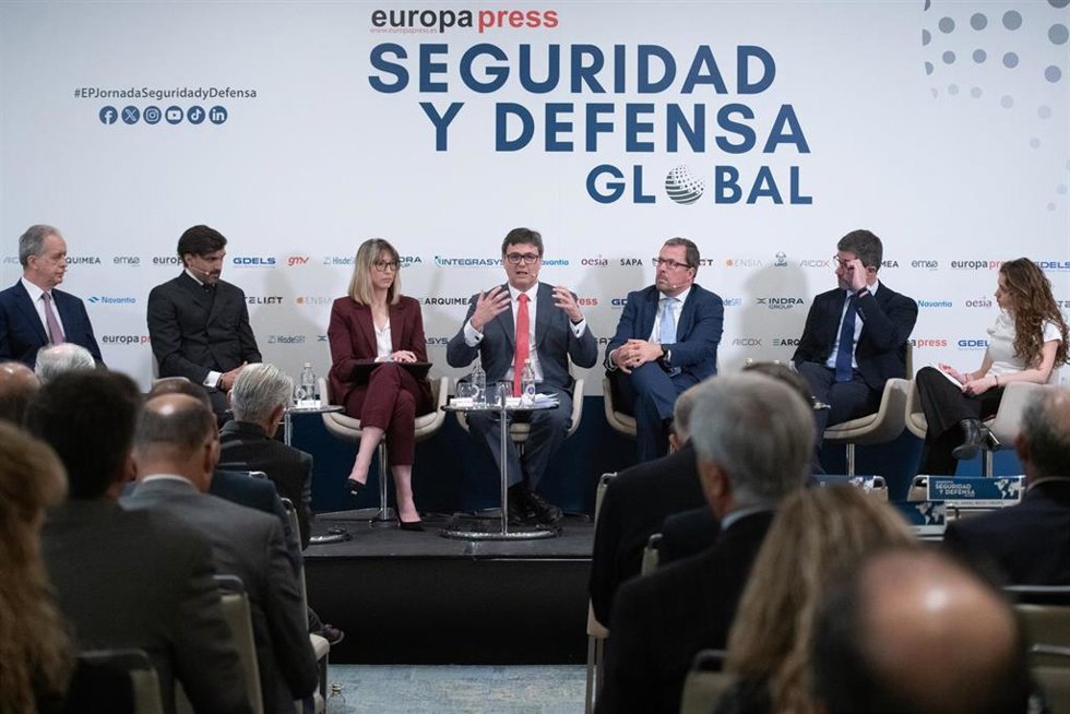Representantes de Grupo Oesía, Aicox, Santa Bárbara Sistemas, Digeid, Sapa y Urovesa, durante la Jornada Seguridad y Defensa 'Innovación y visión estratégica', a 5 de mayo de 2026, en Madrid (España). El encuentro ha sido organizado por Europa Press.