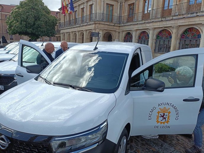 Ayuntamiento de León ha incorporado a su parque móvil seis vehículos con etiqueta cero.