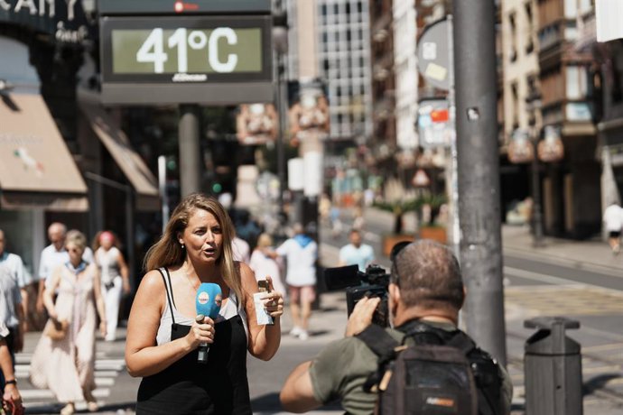 Archivo - Un termómetro con una temperatura de 41ºC 