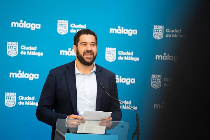 El concejal delegado del distrito Churriana, Borja Vivas, en rueda de prensa