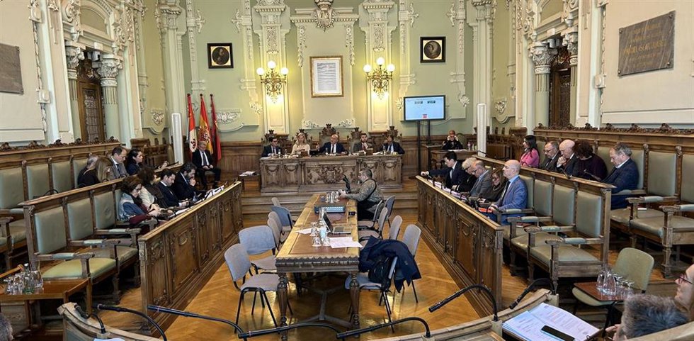Archivo - Pleno del Ayuntamiento de Valladolid.