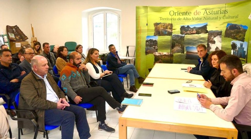 La viceconsejera de Derechos Ciudadanos, Beatriz González Prieto, y el director general de Agenda 2030, Juan Ponte, han presentado hoy en Benia (Onís) el Plan Integrado de Sostenibilidad de la Comarca del Oriente.