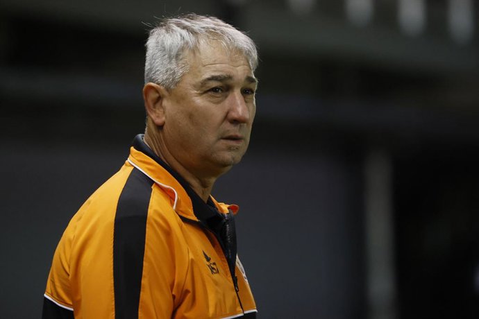Futbol, Audax Italiano vs Cobreloa. Fecha 24, Campeonato Nacional 2024. El entrenador de Cobreloa Dalcio Giovagnoli, dirige durante el partido de primera division contra Audax Italiano en el estadio Bicentenario de La Florida. Santiago,