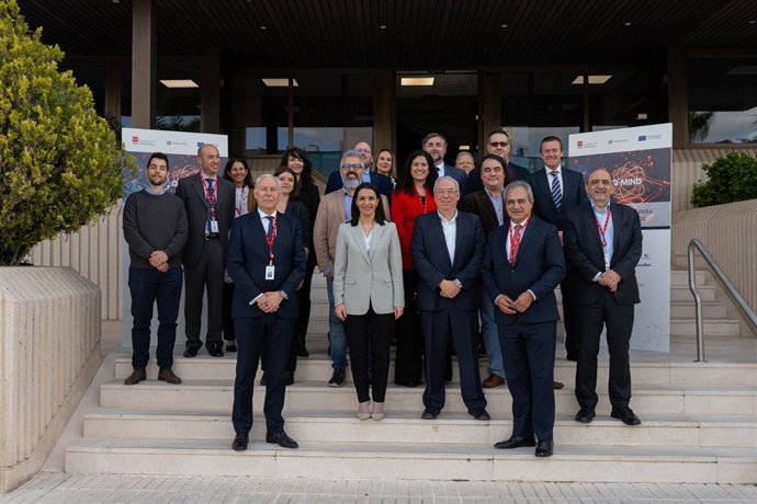 La consejera de Educación, Ciencia y Universidades, Mercedes Zarzalejo, visita las instalaciones de GMV.