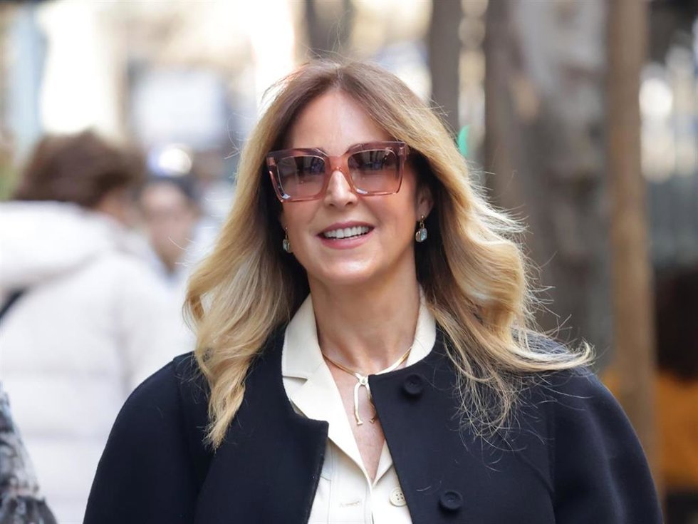Carolina Molas, discreta y radiante, reaparece tras la boda sorpresa de su hija Alejandra Onieva con Jesse Williams