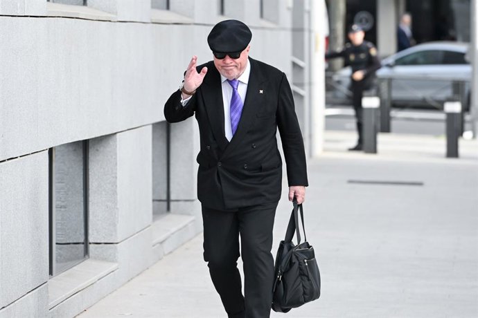 Archivo - El excomisario José Manuel Villarejo, a su llegada a la Audiencia Nacional, a 4 de marzo de 2026, en Madrid (España). Villarejo y dos periodistas se sientan desde el lunes, 2 de marzo, en el banquillo de los acusados por el denominado 'caso Dina