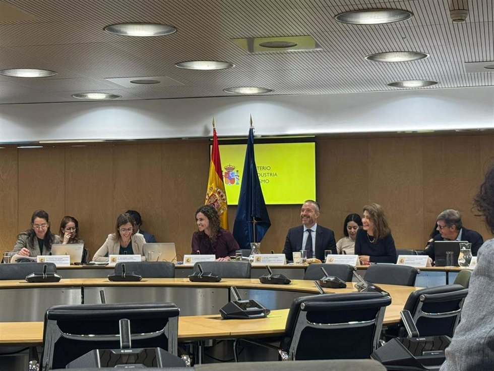 El Ministerio de Industria y Turismo avanza en la Estrategia España 2030 con la elaboración del Plan Bienal 2026-2027.