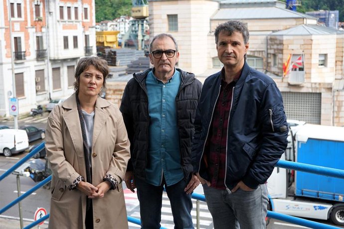 La alcaldesa de Errenteria, Aizpea Otaegi, y los alcaldes de Pasaia, Teo Alberro, y de Lezo, Mikel Arruti