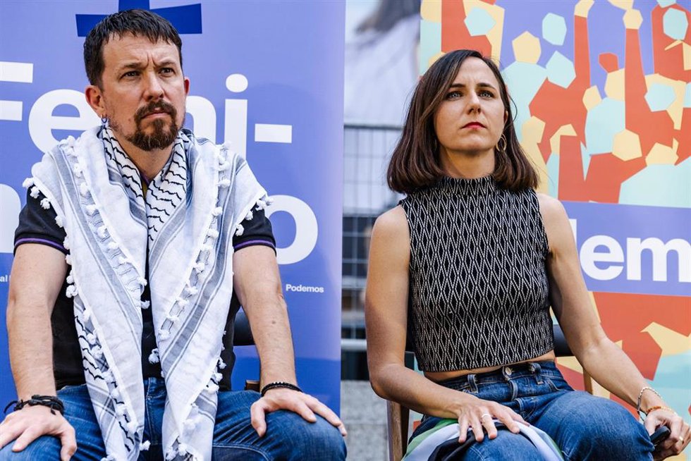 Archivo - El exlíder de Podemos, Pablo Iglesias y la secretaria general de Podemos, Ione Belarra durante el acto de cierre de campaña de Podemos para los comicios europeos, en la plaza de Pedro Zerolo, a 7 de junio de 2024, en Madrid (España).