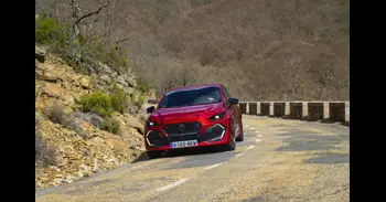 Renault Clio full hybrid E-Tech: deportivo, motorización 'made in Spain' y desde 23.200 euros