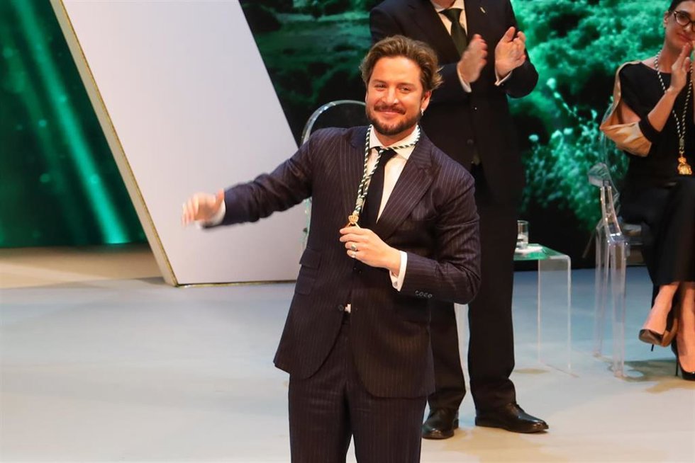 Archivo - Manuel Carrasco en el Teatro de la Maestranza de Sevilla durnate la entrega de las Medallas de Andalucía 2026 a 28 de Febrero de 2026 en Sevilla (España).