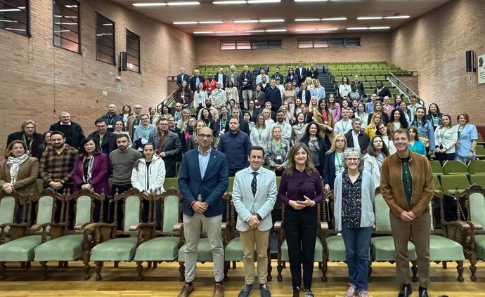 La rectora de la ULE, Nuria González (delante, centro), ha dado la bienvenida a los participantes en la 'International Week' de la ULE.