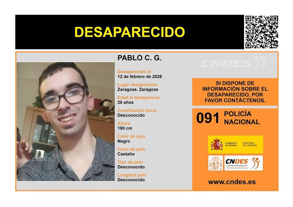 Archivo - Cartel con la imagen del joven, de 20 años, Pablo Cebolla Guerrero, desaparecido en Zaragoza la madrugada del 13 de febrero de 2026