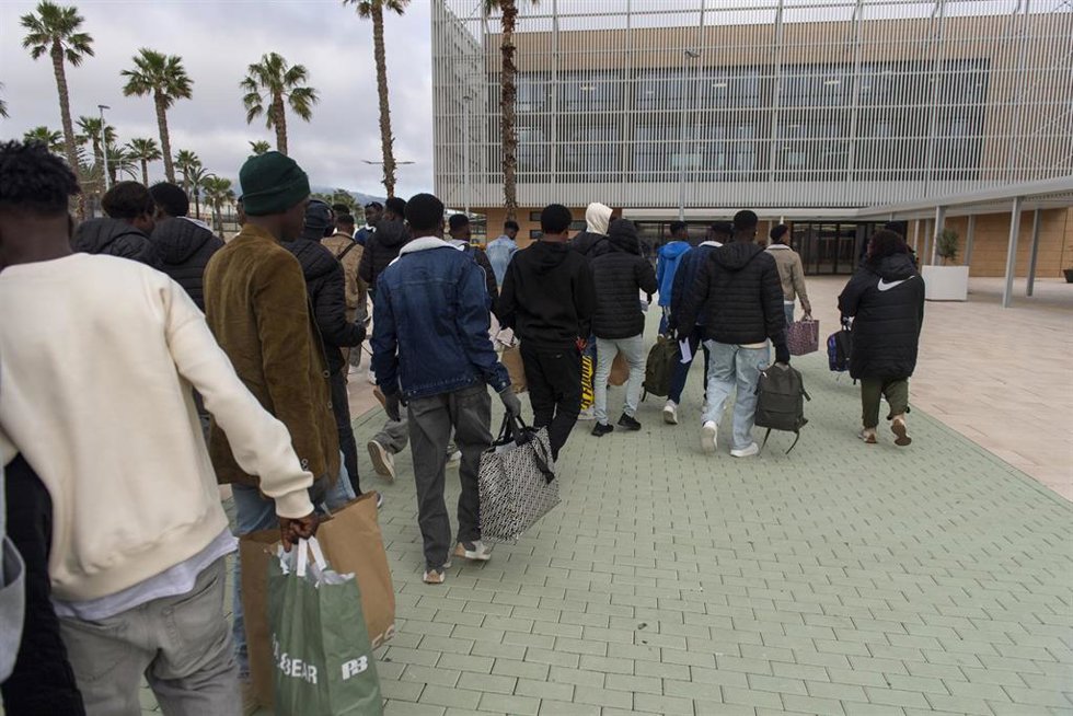 Archivo - Varias personas salen del Centro de Estancia Temporal de Inmigrantes (CETI) de Ceuta, a 24 de febrero de 2026, en Ceuta (España). 
