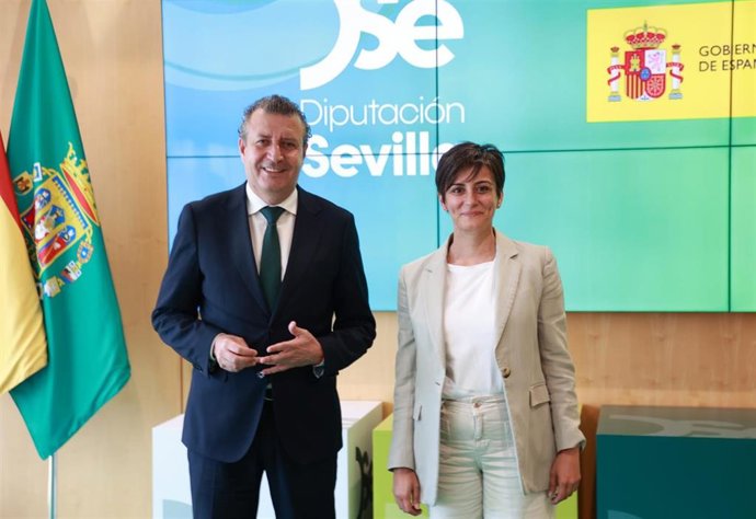 El presidente de la Diputación y la ministra de Vivienda, con ocasión de una reunión de trabajo en la sede de la institución provincial.