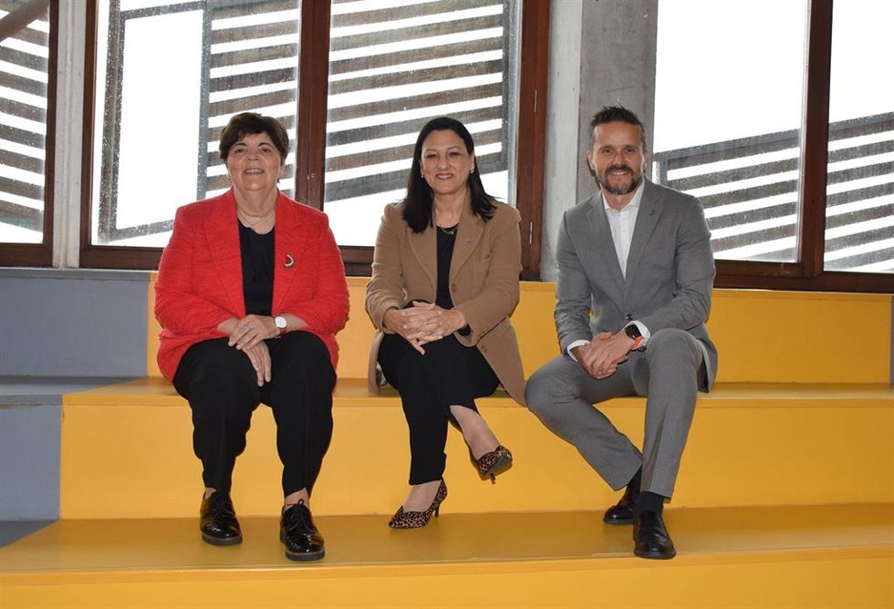 Imagen de los tres candidatos al Rectorado.