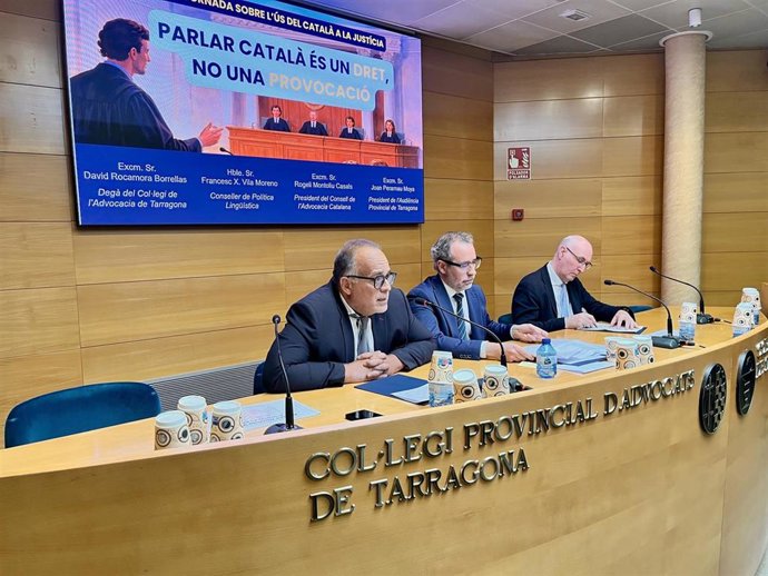 Imagen de la mesa inaugural de la jornada