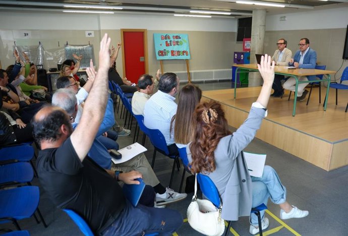 Sesión extraordinaria del Consejo Escolar Municipal de Toledo.