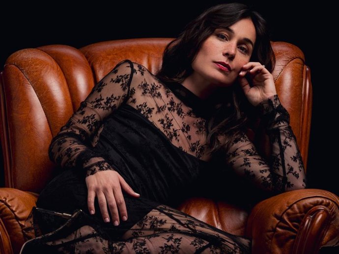 Nadia de Santiago protagoniza la primera 'digital cover' de CHANCE. La actriz lleva vestido de Gaudì, anillo de Michael Kors y zapatos de Elisabetta Franchi. Estilismo: José Lupa. Asistente de estilismo Dani Luxe. MUAH: Leticia Lara Guerrero.