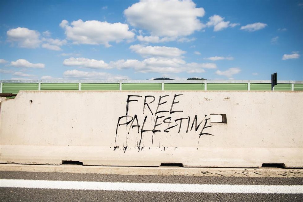 Archivo - Pintada en una protesta contra el bloqueo de Israel sobre la Franja de Gaza