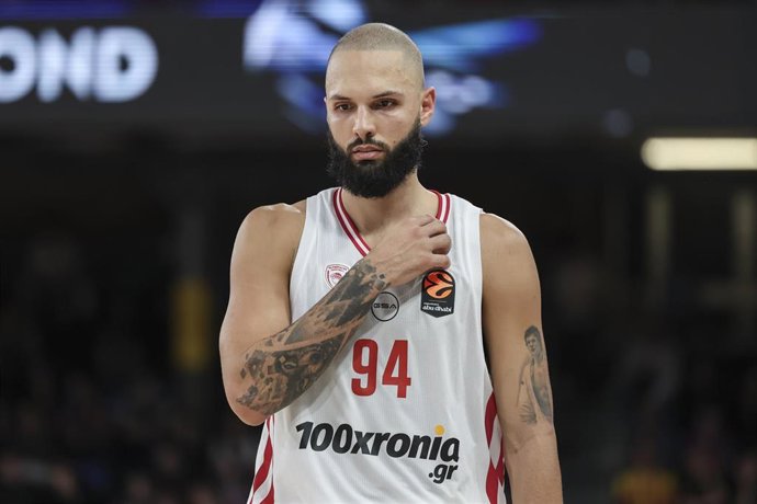 Archivo - Evan Fournier con Olympiacos