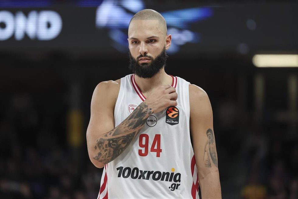 Archivo - Evan Fournier con Olympiacos