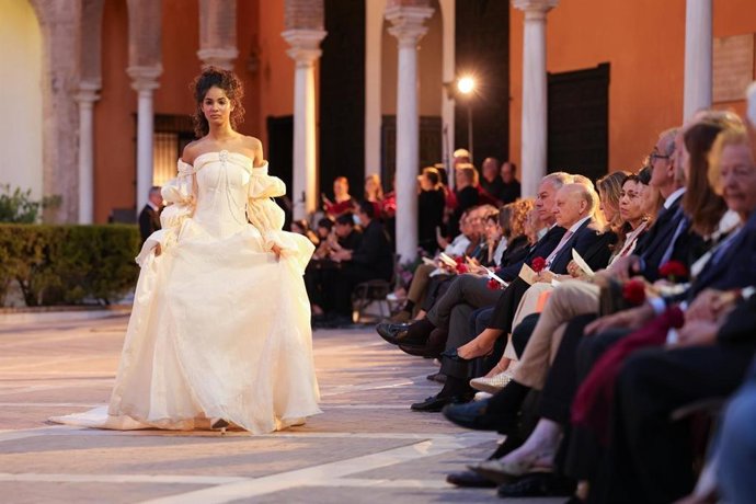 Desfile nupcial 'Carolus' con motivo del V Centenario de la boda del Emperador Carlos V con Isabel de Portugal.