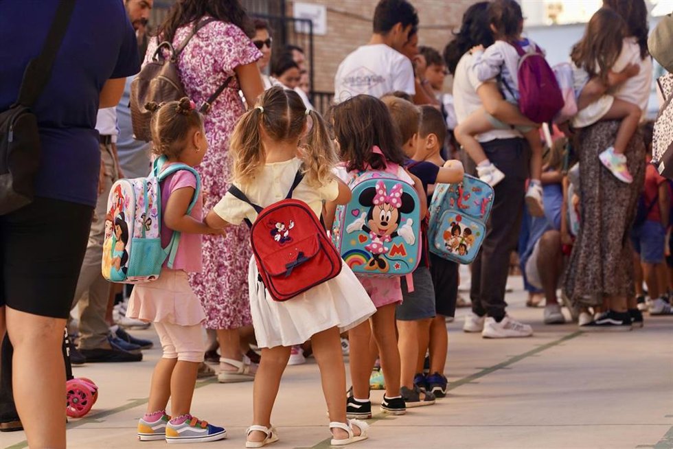 Archivo - Imágenes de la vuelta al colegio, a 10 de septiembre de 2025 en Málaga (Andalucía, España). 