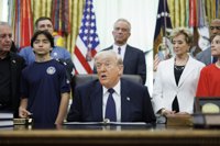 Trump anuncia la suspensión de su iniciativa "humanitaria" en Ormuz para allanar el camino hacia un acuerdo