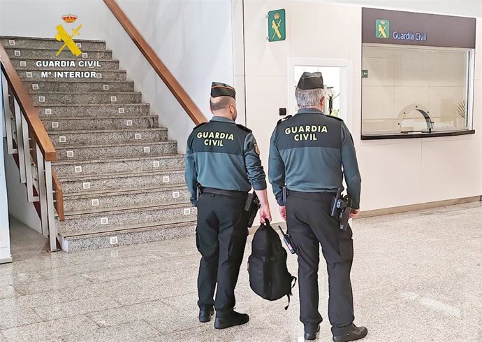 Agentes de la Guardia Civil en el aeropuerto Seve Ballesteros