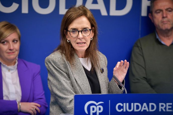 Archivo - La diputada nacional Carmen Fúnez durante la rueda de prensa en Ciudad Real.