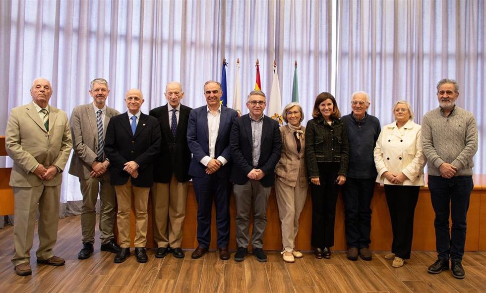 De izquierda a derecha, Enrique Castillo, Fernando Etayo, José Duato, Luis Oro, Javier Puente, Luigi dell'Olio, Ana María Crespo, Mar Marcos, Antonio Cendrero, Ane María Urtiaga y Francisco Santos