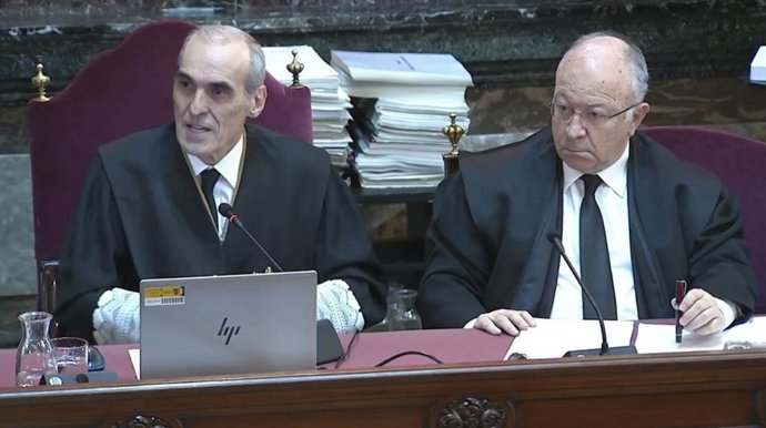 El cap de la Fiscalia Anticorrupció, Alejandro Luzón, i l'advocat del PP, Alberto Durán, en el juí del Tribunal Suprem.