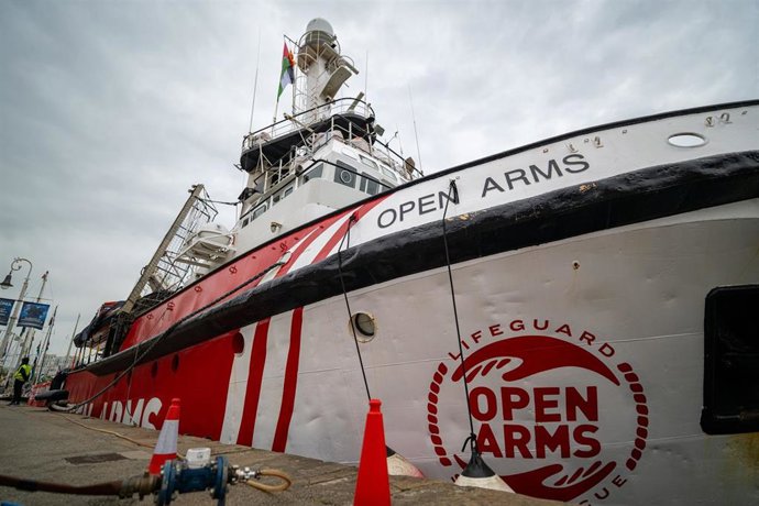 El barco de Open Arms de la segunda expedición de la Global Sumud Flotilla, parte del Moll de la Fusta, a 12 de abril de 2026, en Barcelona, Catalunya (España). La delegación catalana de la Global Sumud Flotilla (GSF) integrada por 40 personas ha zarpado 