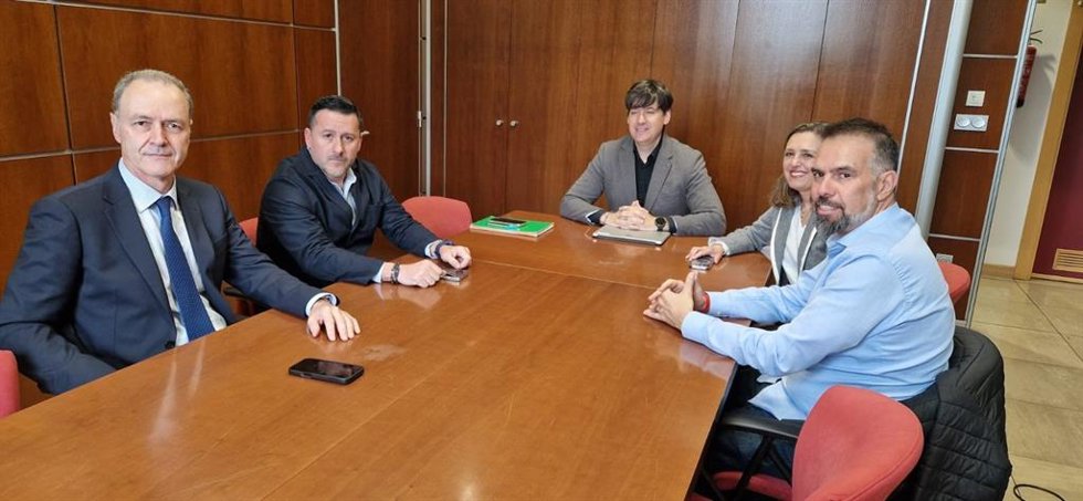 Reunión de Borja Sánchez y agentes sociales