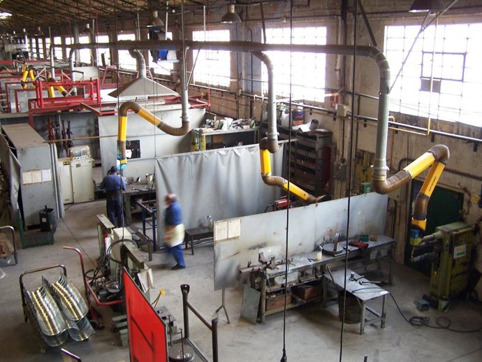 Archivo - Industria enpresa bat