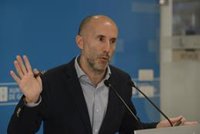 Jácome suspende de empleo a un bombero municipal por llamarlo "moroso cabrón" y "pufero" en sus redes sociales