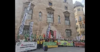 Sindicats demanen negociar per a evitar la vaga docent: "Si el president i la consellera volen, es desbloqueja demà"