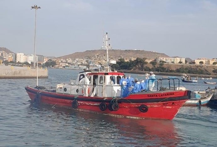 Imagem da evacuação dos passageiros.