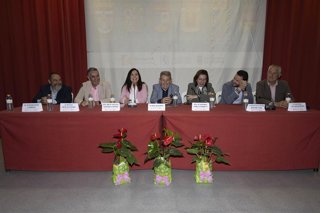 La delegada de Derechos Sociales de la Diputación provincial y presidenta del IPBS, Irene Aguilera (tercera por la dcha.), en el encuentro de mayores de la Zona de Servicios Sociales de Fernán Núñez.