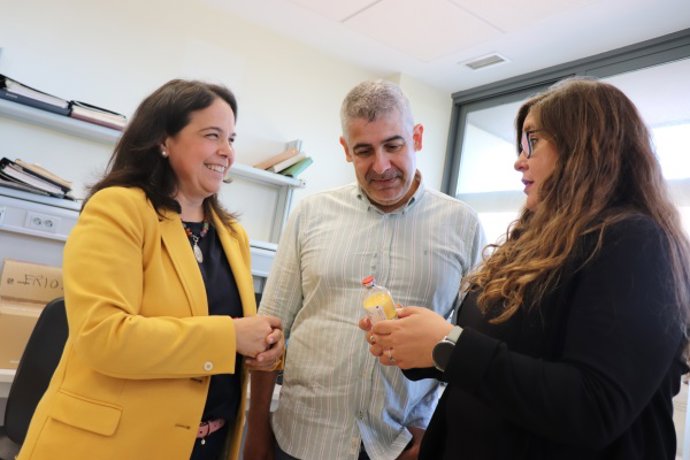 De izquierda a derecha: María José Reyes, José Luis Ávila y Vanesa Cantón.