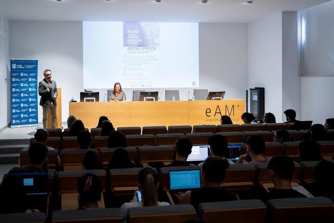 El concejal delegado de Derechos Sociales, Francisco Cantos, en la entrega de los galardones en el marco de la Jornada ‘Premios Urbanismo con Perspectiva de Género ‘Elena Owens