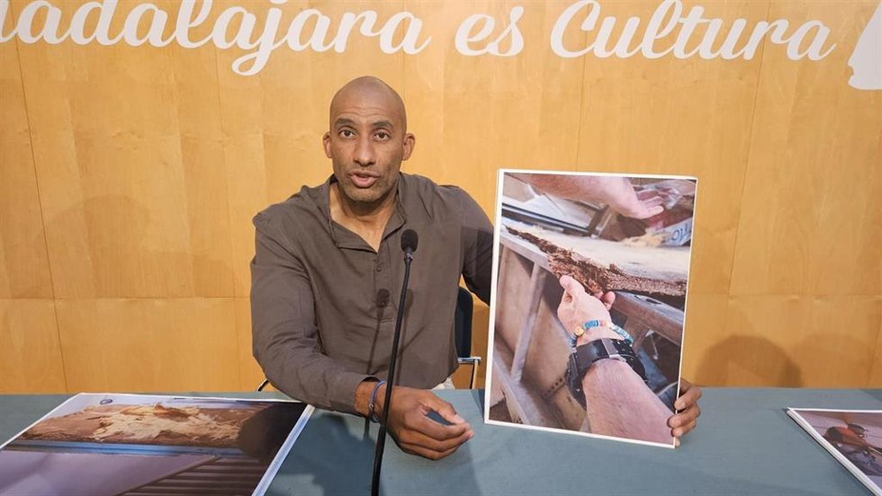 El concejal de Deportes, Armengol Engonga, en rueda de prensa.