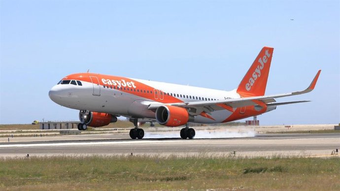 Archivo - Un avión de easyJet, en imagen de recurso.