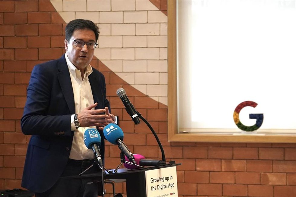 El ministro para la Transformación Digital y de la Función Pública, Óscar López, interviene en el evento 'Creciendo en la era Digital 2026'. A 23 de abril del 2026 en Málaga (Andalucía, España). 
