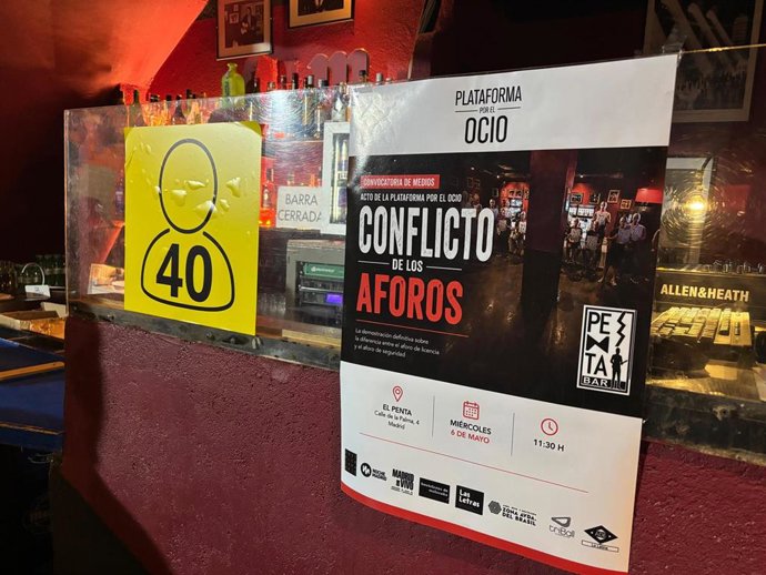 Cartelería en el interior de El Penta por la reivindicación contra la normativa de aforos en Madrid